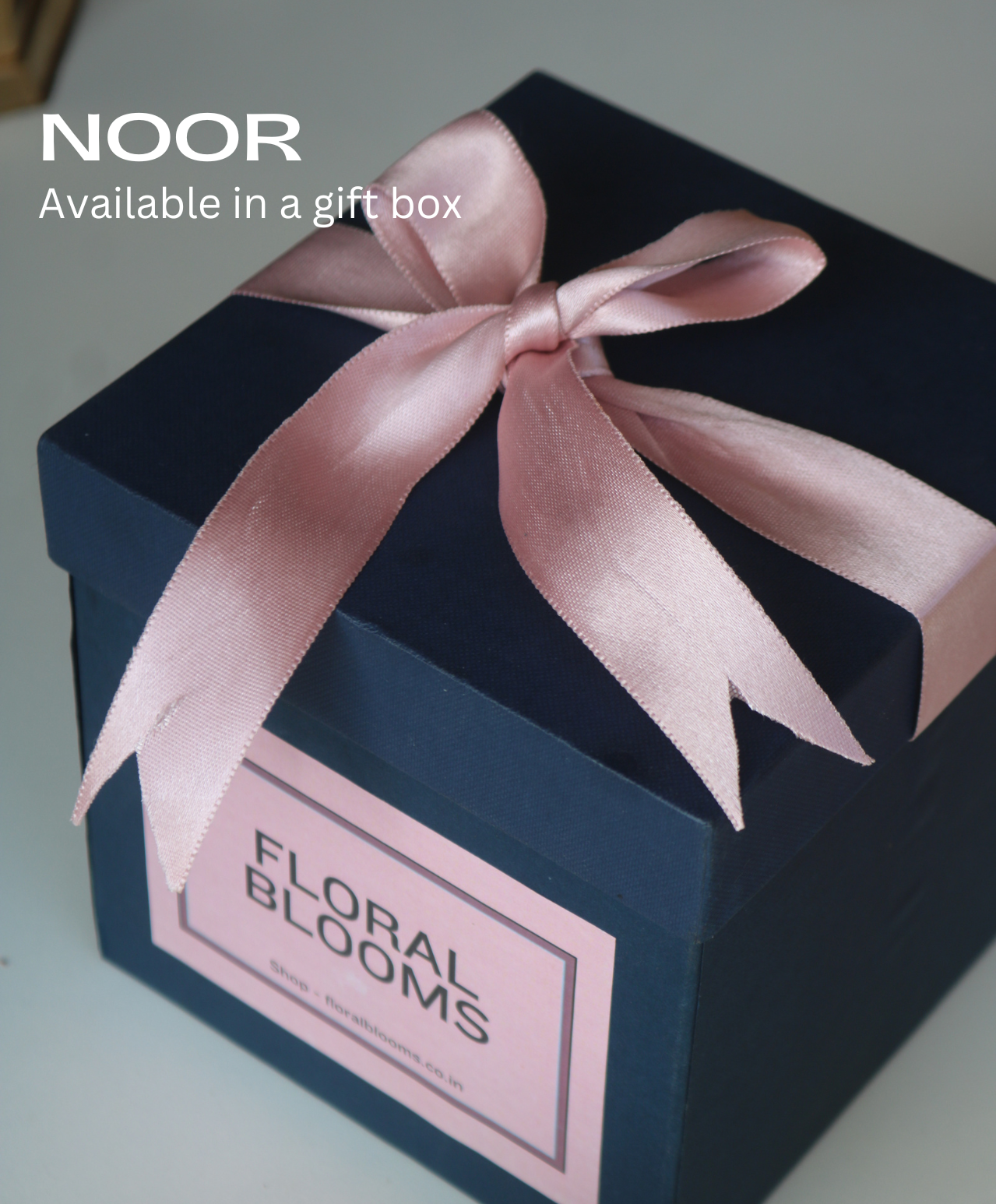 Noor scented candle