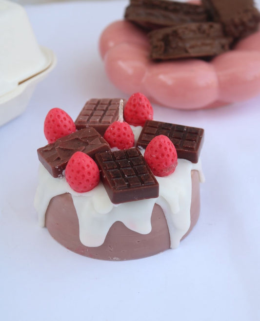 Cake scented candle